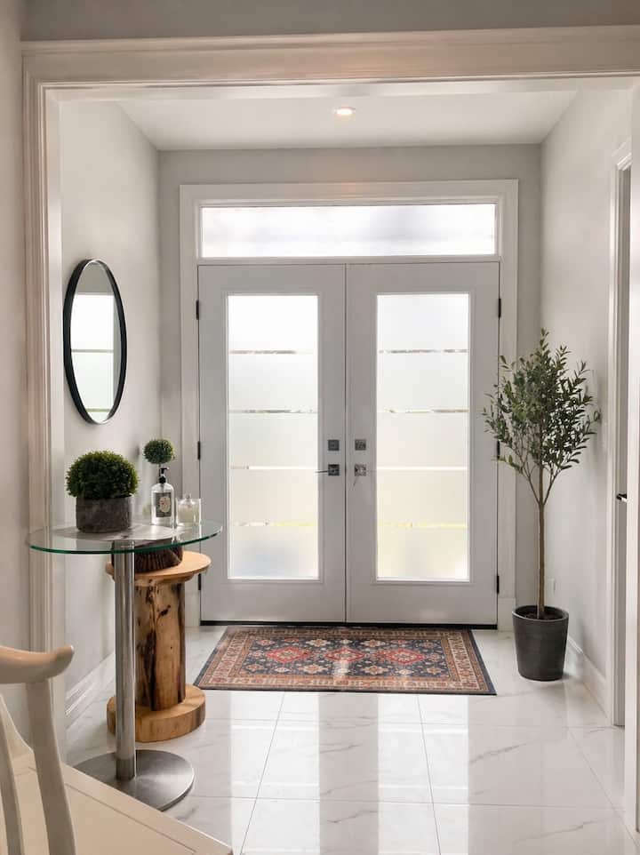 Private Entrance/ Bedroom/ Shower/+more! - Grosse Pointe, MI