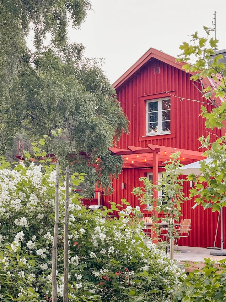 Red Farmhouse With Village Charm In Kåddis - Umeå