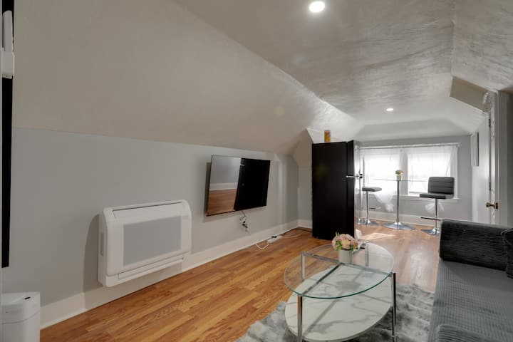 Spacious And Comfortable 1 Bed 25 Km From Gillette - 퀸시