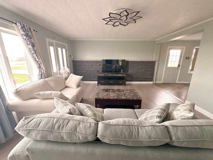 Farm House Country Retreat - Chatham-Kent