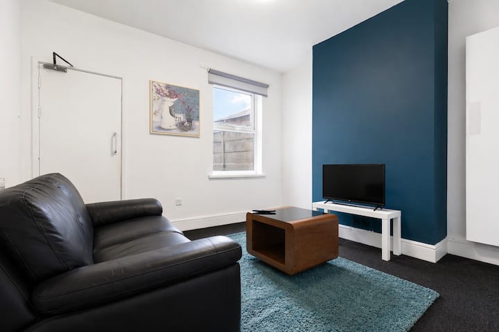 Large Home, Perfect For Contractors, Free Parking - Wolverhampton