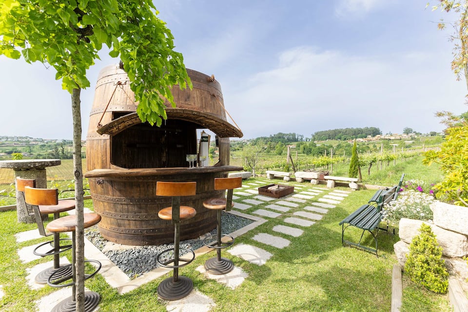 A concrete villa among the Alvarinho vineyards, Santiago, Tâmega Valley, Portugal, photo 1 of 10