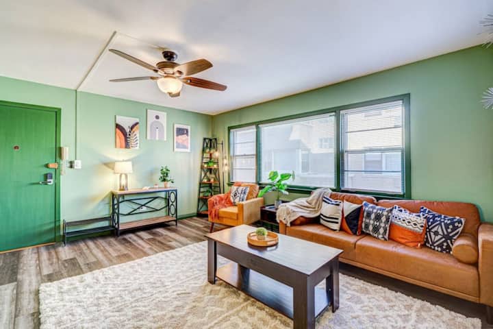 Top Rated Condo  65 Tv  Family-friendly 2br - Chicago, IL