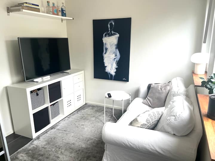 Room With Own Entrance And Outdoor Patio - Stockholm