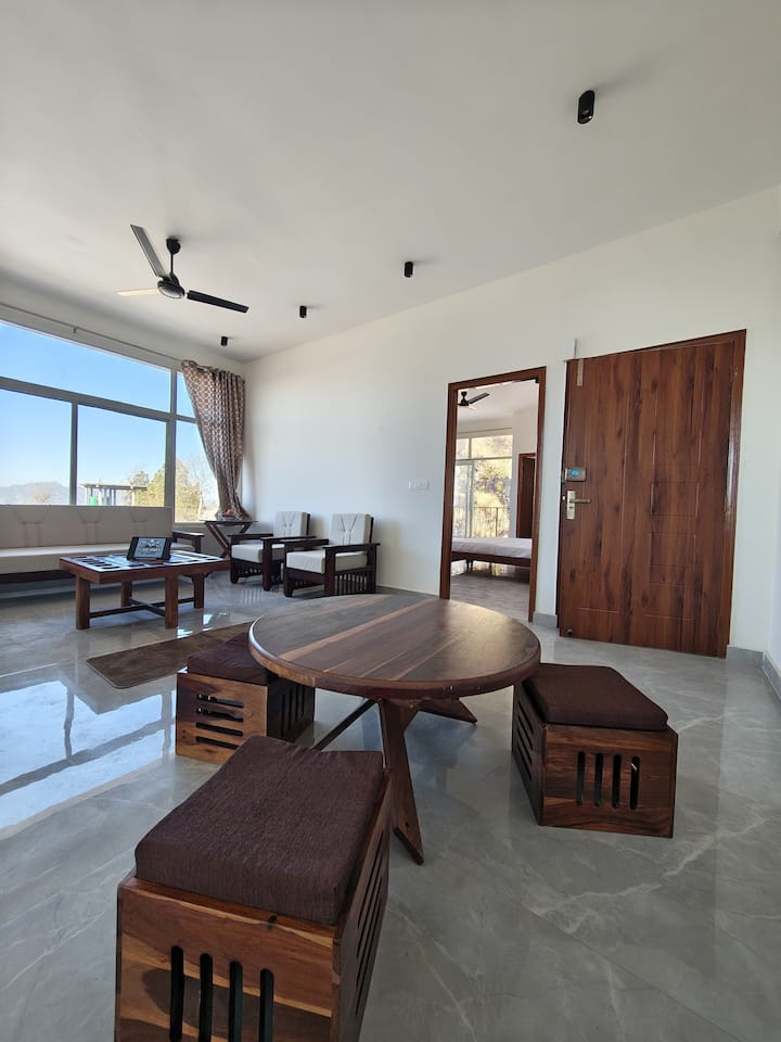 Cloudhaven: Panoramic 2bhk | Kasauli Hill Views - Solan