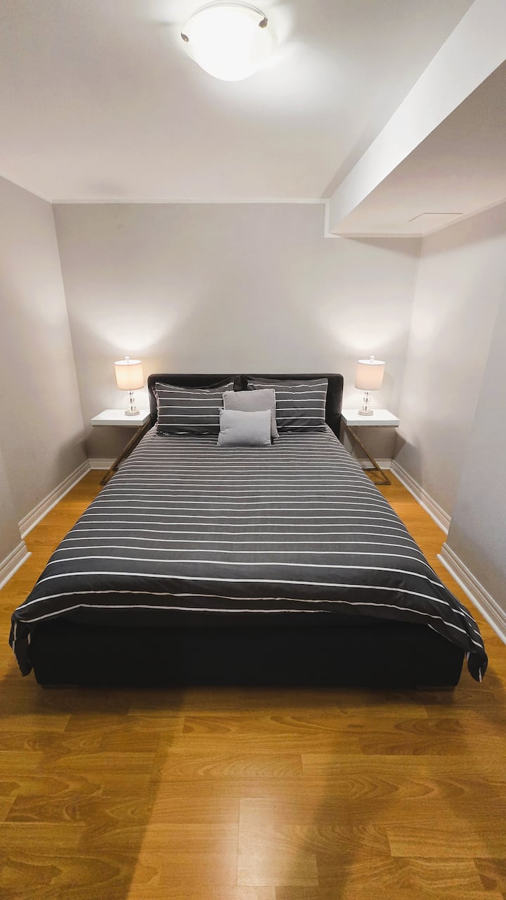 Private & Comfortable Basement - Milton