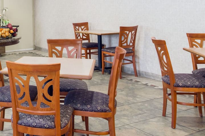 Hawthorn Rancho | 2-bed Suite | Free Parking - Folsom, CA