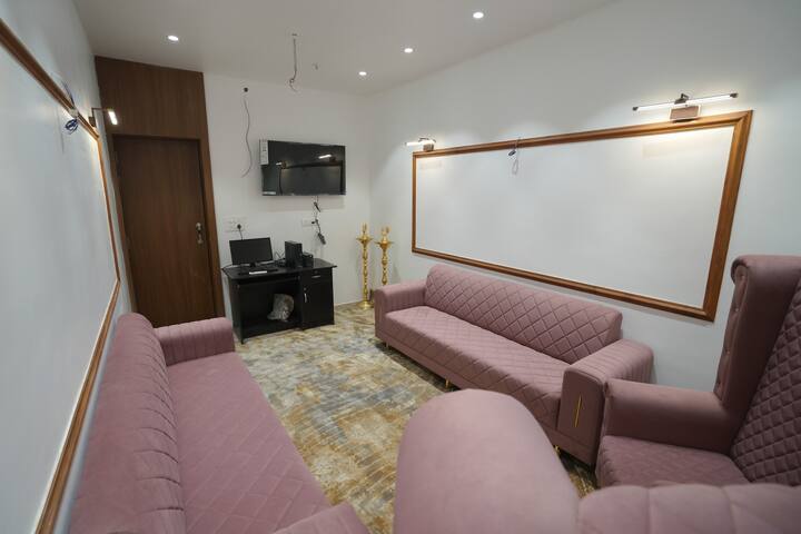 The Grand Icon - Club King Room - Chandrapur