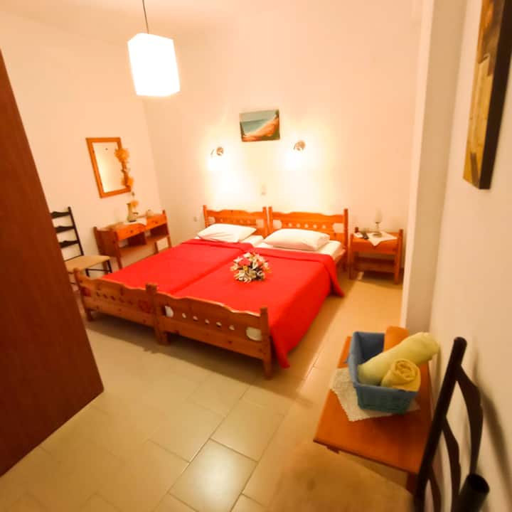View Studio With 2 Single Beds - Skiathos