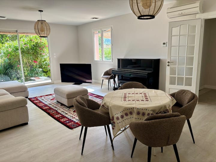 Elegant Provençal Oasis With Dream Pool - Languedoc-Roussillon
