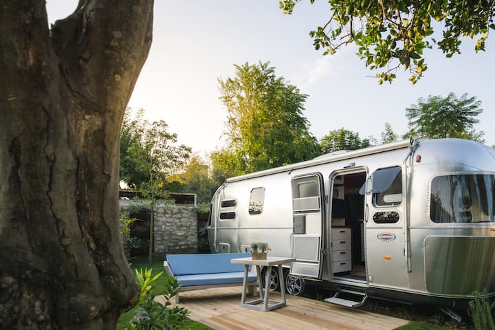 Airstream 
L'originale Caravan Americano. - Procida