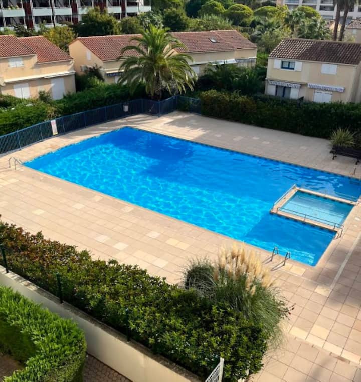 Agréable Appartement Dans Résidence Avec Piscine - Le Lavandou
