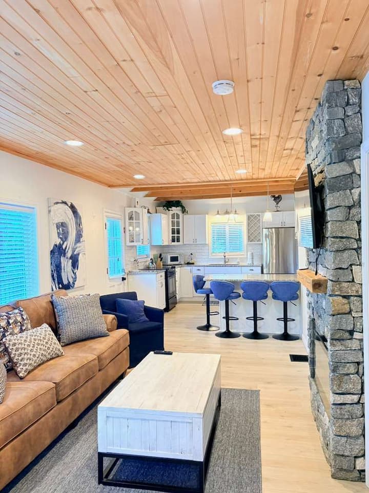 Lake Front Cottage - Salem, NH