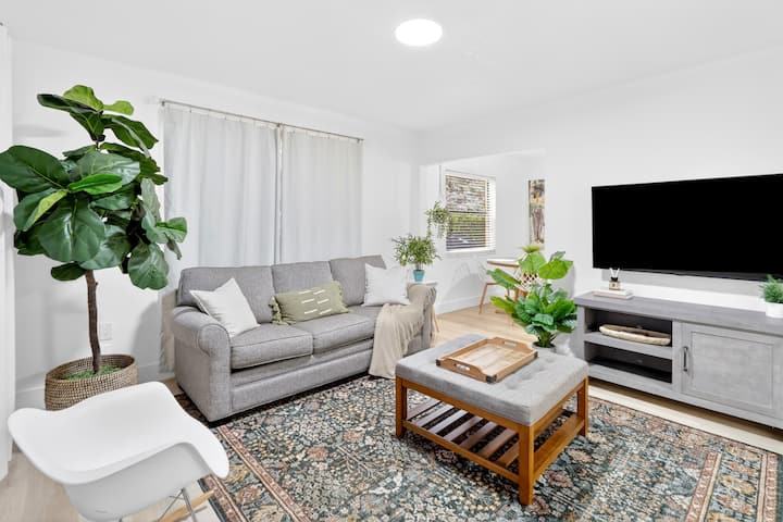 1br Sunny Isles Getaway With Parking - Aventura, FL