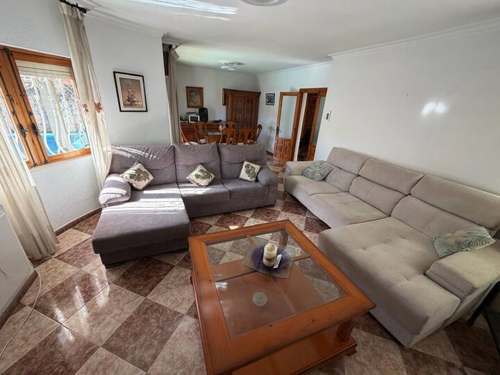Chalet Con Piscina Privada Y Jardín. - Aguadulce