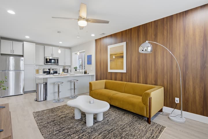 Luxe 1br: Chef's Kitchen & Fireplace Suite - Clayton, MO