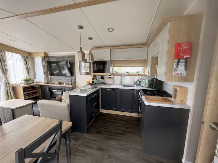 Haven Cleethorpes Caravan | Sleeps 8 | Decking - Cleethorpes