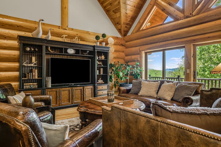 Luxury Mtn Cabin | Game Room, Sauna & Fire Pit - Asheville, NC