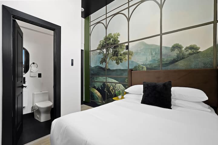 Neon Elm Hotel: Prime Location W/ Kitchenette I Ac - Coronado, CA