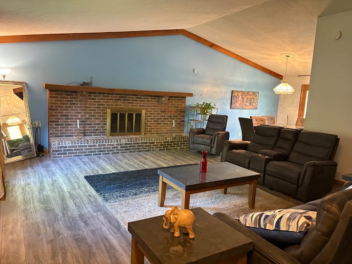 Quiet Oasis Near St. Vincent | 20 Mins To Downtown - Zionsville, IN