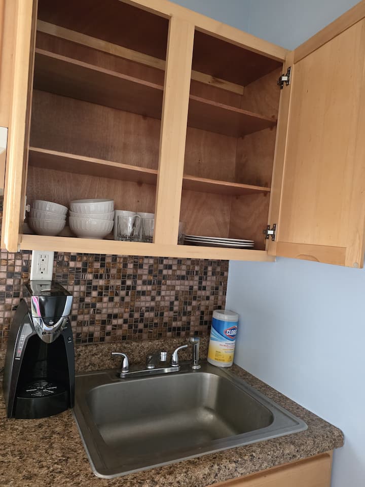 Spacious Guest Suite In A 3-bedroom Home - Staten Island, NY