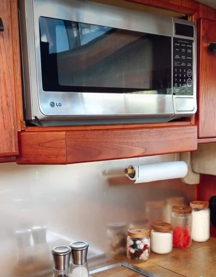 Motor Yacht: Romantic Getaway On The Water - Hastings, MN