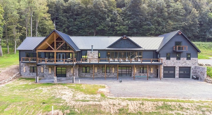 Whiskey River Lodge - Private Riverfront Retreat - Sligo, PA