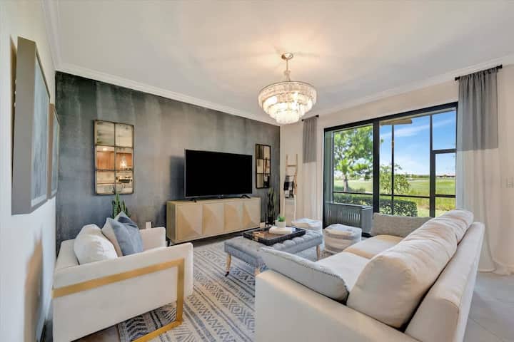 Play Golf & Pickleball! Luxury Lakewood Townhome - Lakewood Ranch, FL