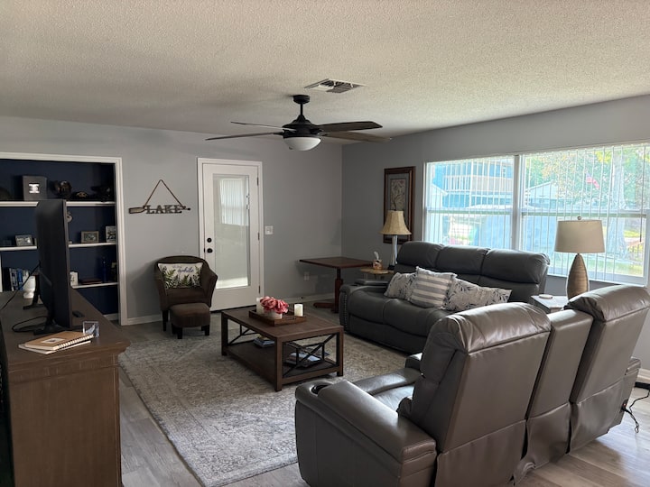 Lakefront House W/ Private Dock And Scenic Views - Beverly Hills, FL