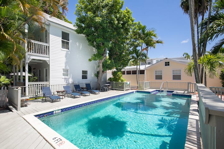 Charming Cottage • Shared Pool • Heart Of Old Town - Key West, FL