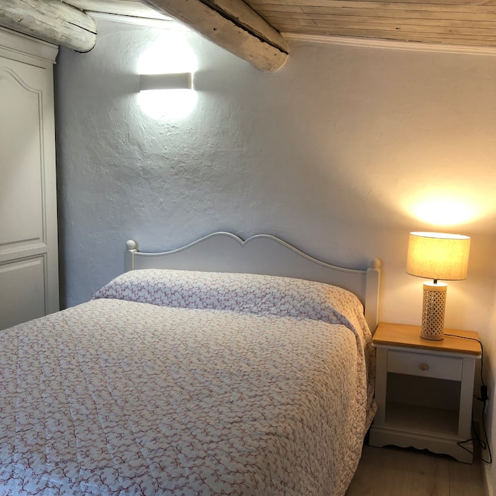 花园上的夹层客房 
