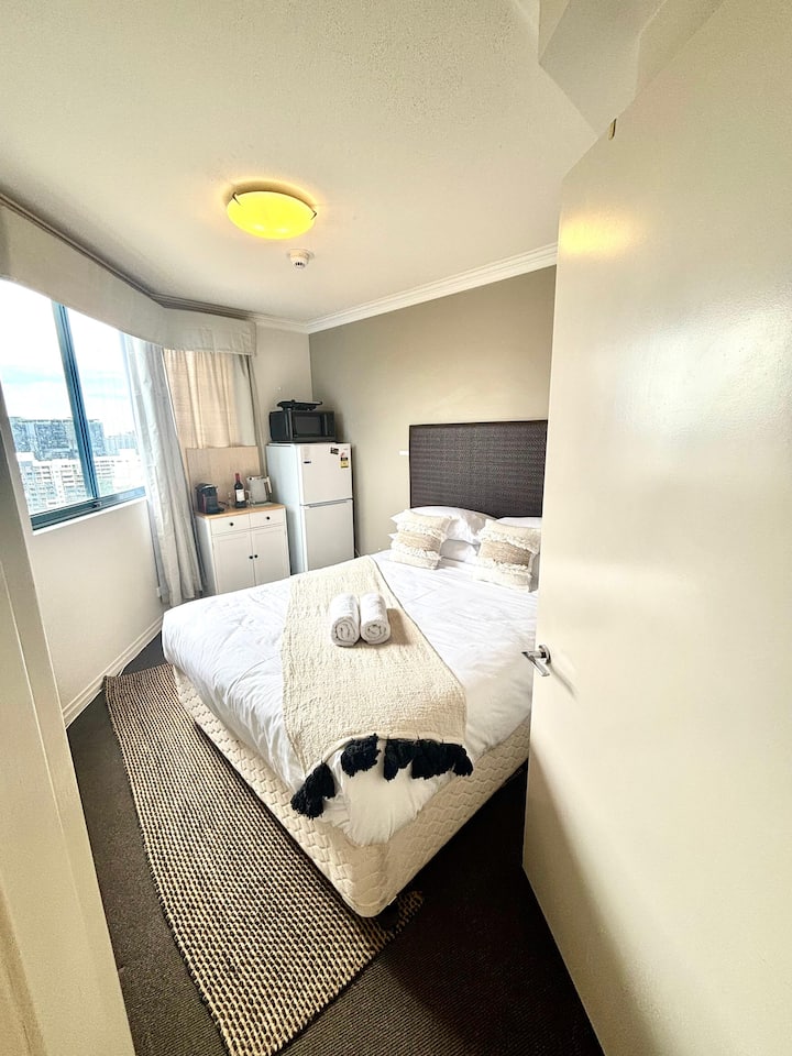 Compact Cbd Studio | Pool & Gym Access - Brisbane