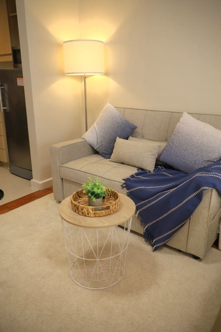 Bright & Cozy Condo | Walk To Greenbelt - Manila