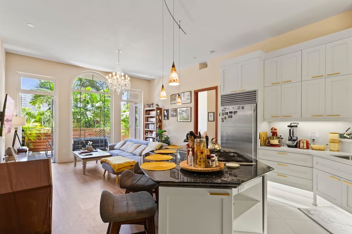 Refined Waikiki Residence