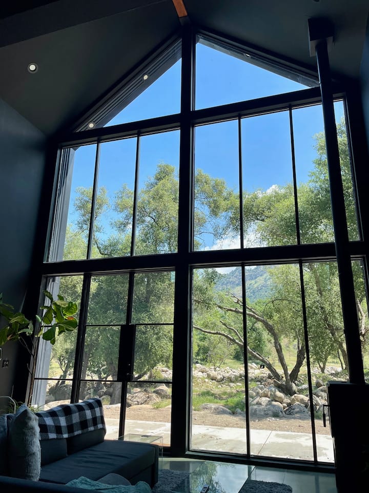 Sequoia Riverfront Hideaway - Three Rivers, CA