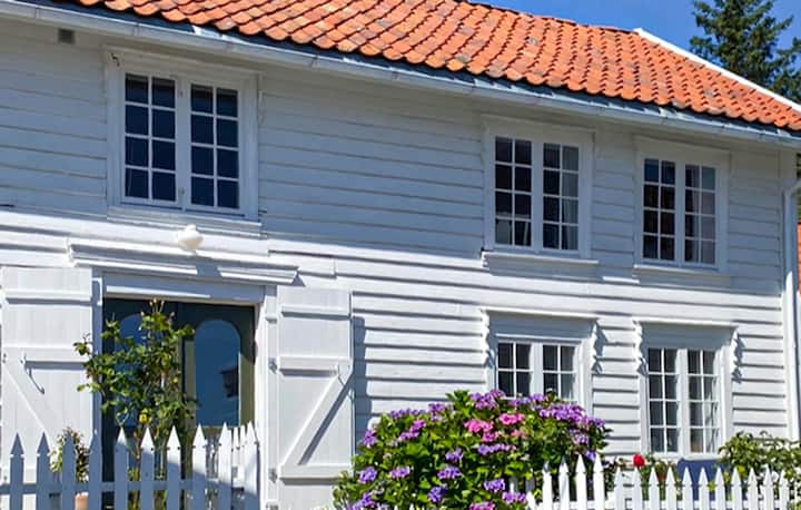 2 Bedroom Awesome Home In Farsund - Farsund