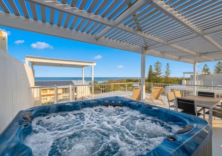 Beach Days, Oceanview & Rooftop Spa - Sleeps 8 - Marcoola