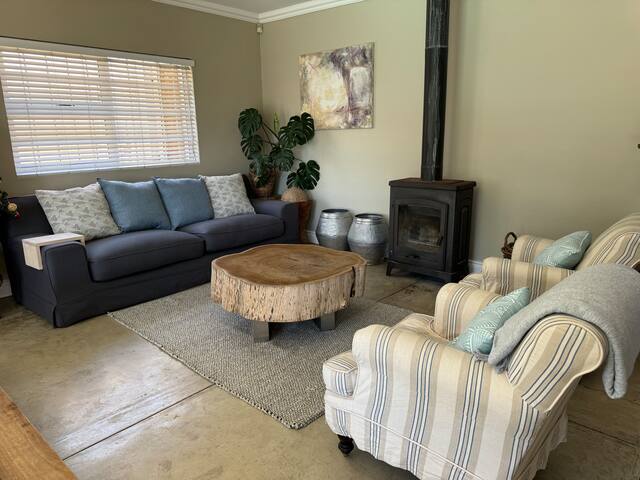 Large family home close to beach with backup power gallery image 4