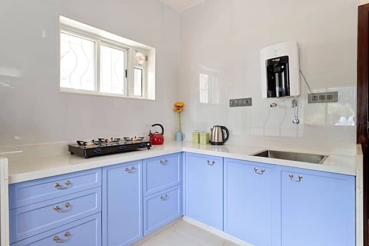 Full kitchen image 1