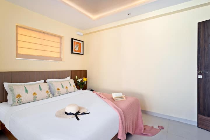 Bedroom 2 image 1