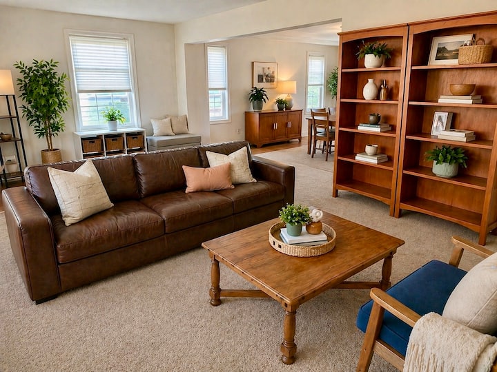 Spacious Family Retreat • Sleeps 12 • Huge Yard - Washington
