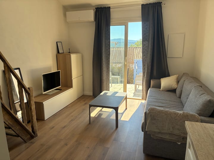 Charmant Studio Avec Mezzanine, Jardin Et Piscine - Cogolin