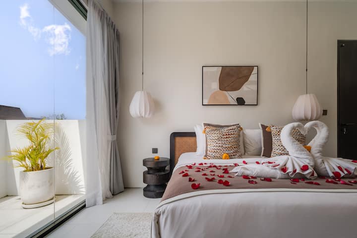 Cómoda habitación diseñada para una relajación total.