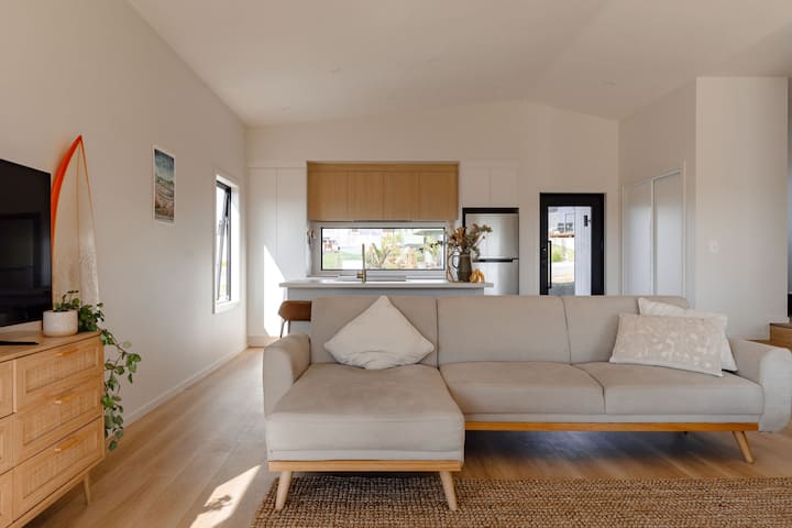 Bella Sol Raglan- New, Sunlit Home, Close To Surf - Raglan
