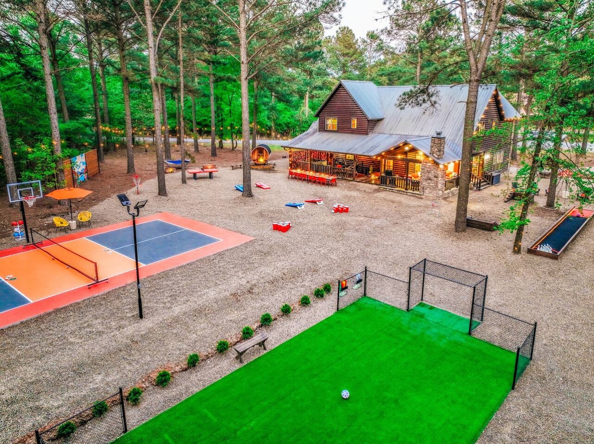 Family Fun, Pickle, Soccer, Golf, Pets, Sleeps 17 - Cabins for