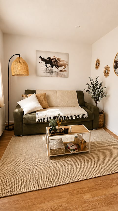 Top performing Airbnb: Cozy studio with private garden & pool. in Touques