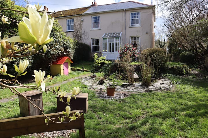 Charming Woodland Cottage Near Falmouth - Falmouth