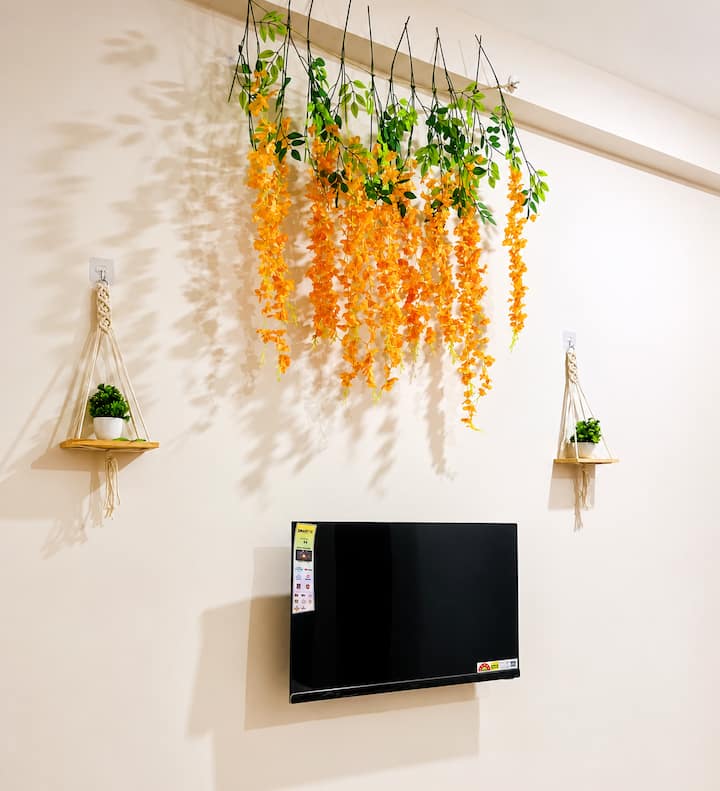 Walnuts Studio | Balcony, Kitchen & Self Check-in - Indore