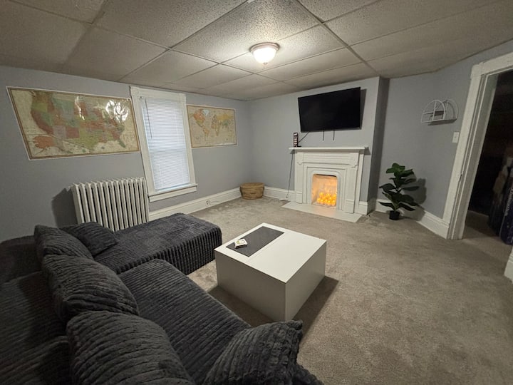Adorable Apartment In Mr. Roger’s Neighborhood - Youngstown, PA