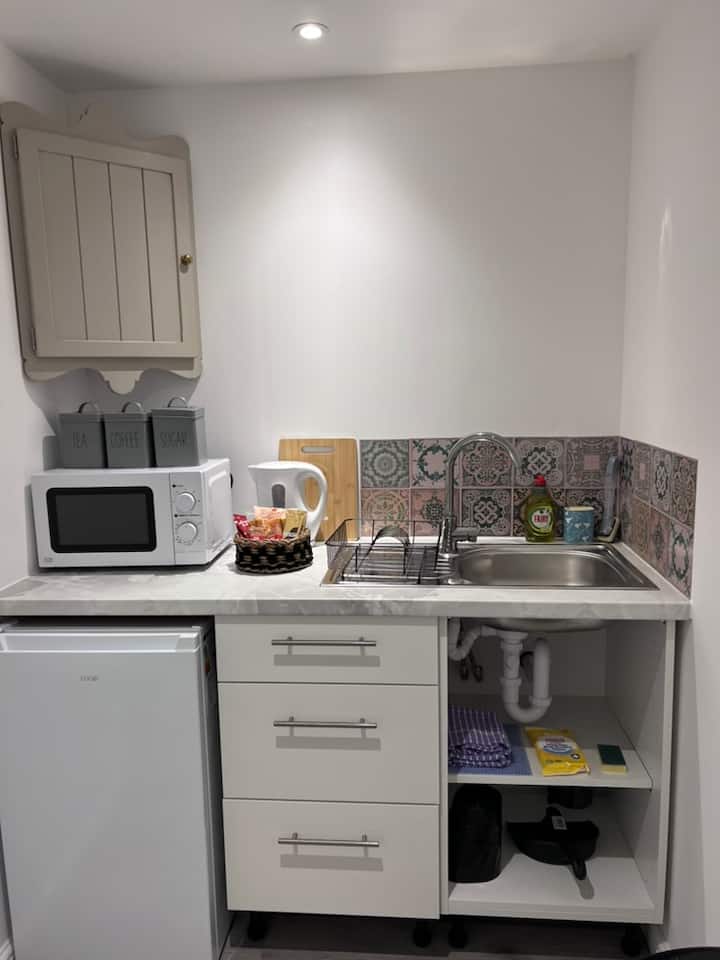 Sleek & Private Guest House | Walk To Town & Uni - Colchester